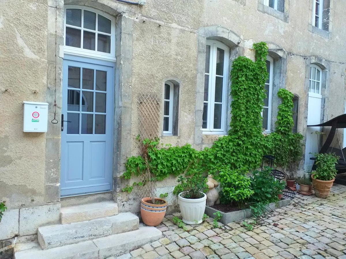 A La Grosse Armee - Dans Hotel Particulier, Hypercentre Avec Garage, Au Calme Bourges Exterior foto