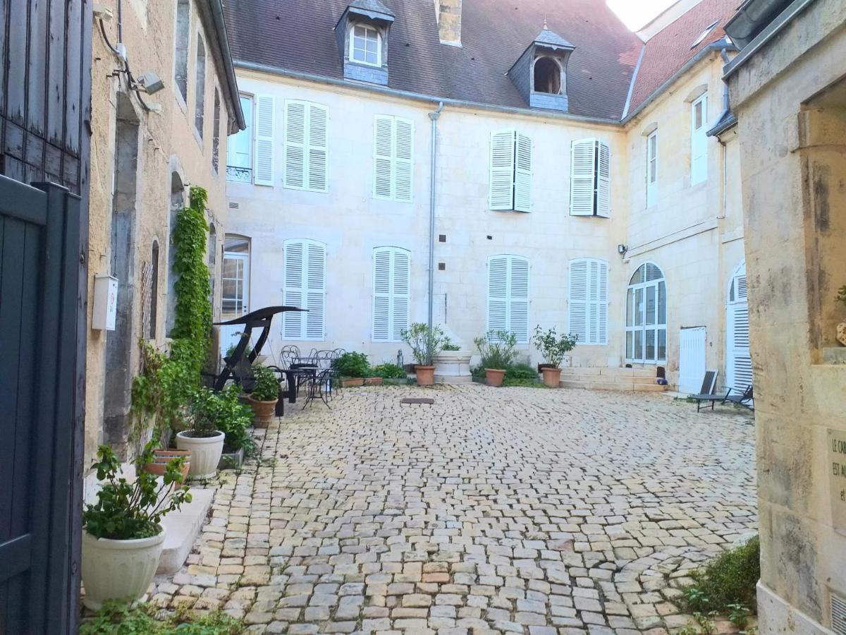 A La Grosse Armee - Dans Hotel Particulier, Hypercentre Avec Garage, Au Calme Bourges Exterior foto