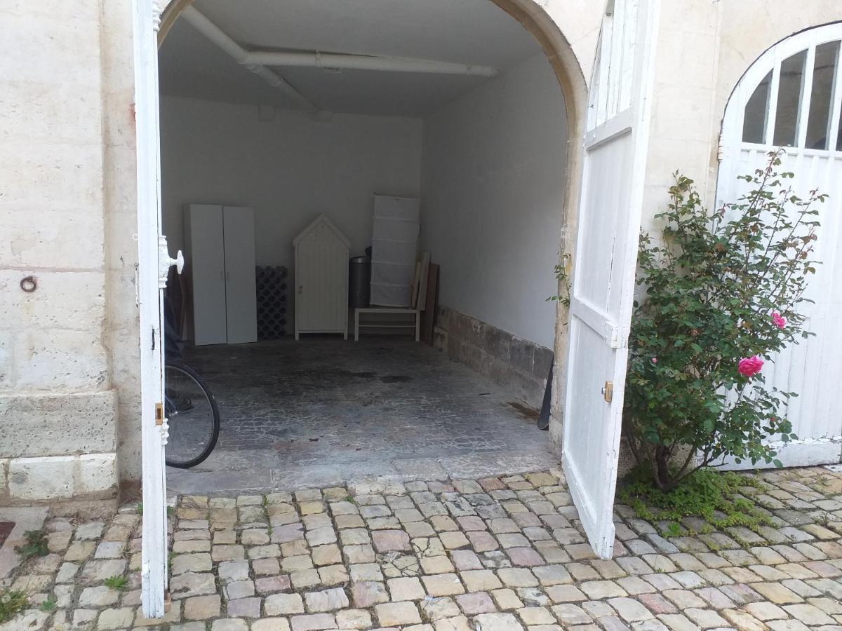 A La Grosse Armee - Dans Hotel Particulier, Hypercentre Avec Garage, Au Calme Bourges Exterior foto